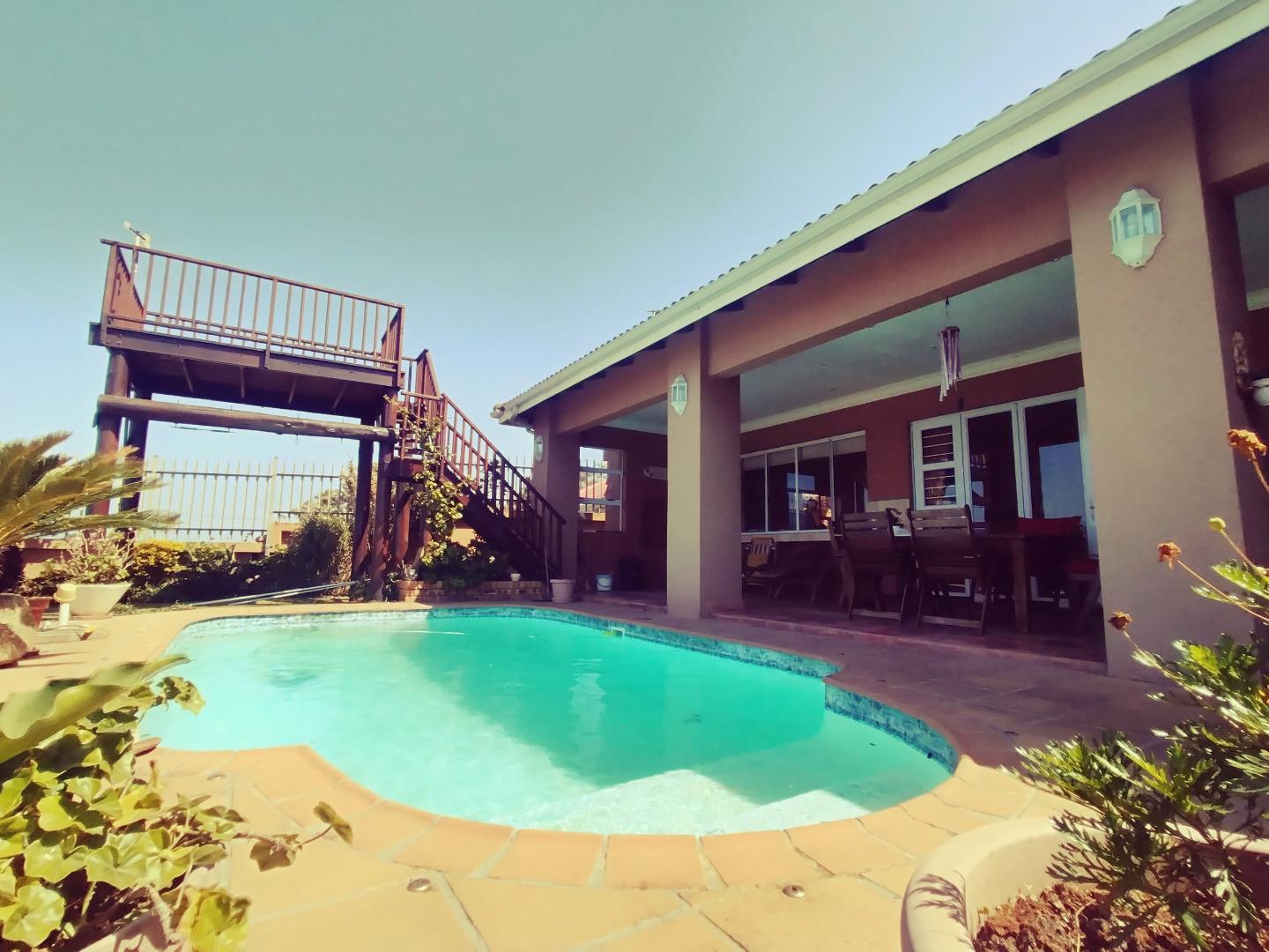 5 Bedroom House + Cottage/Flat for Sale - KwaZulu Natal
